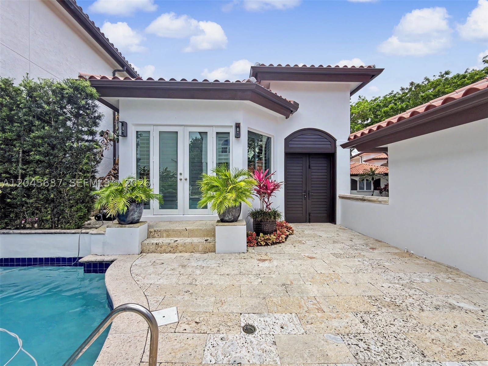 DEERING BAY ESTATES - Residential