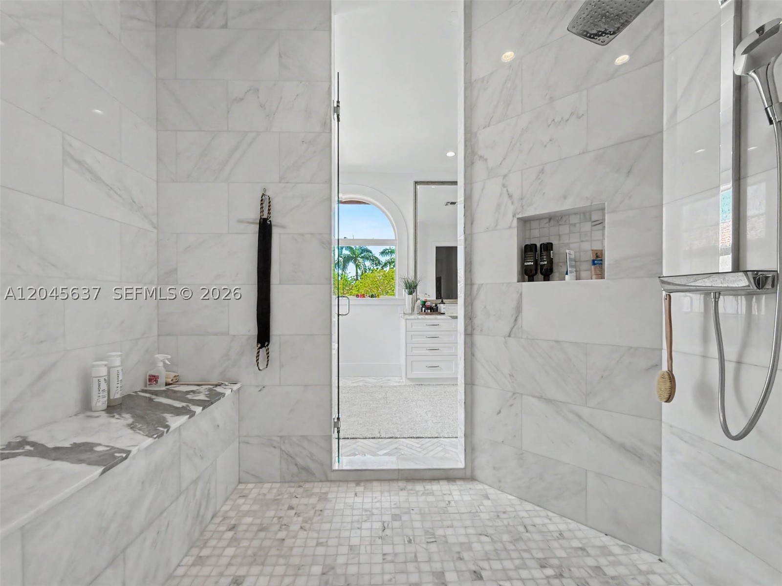DEERING BAY ESTATES - Residential