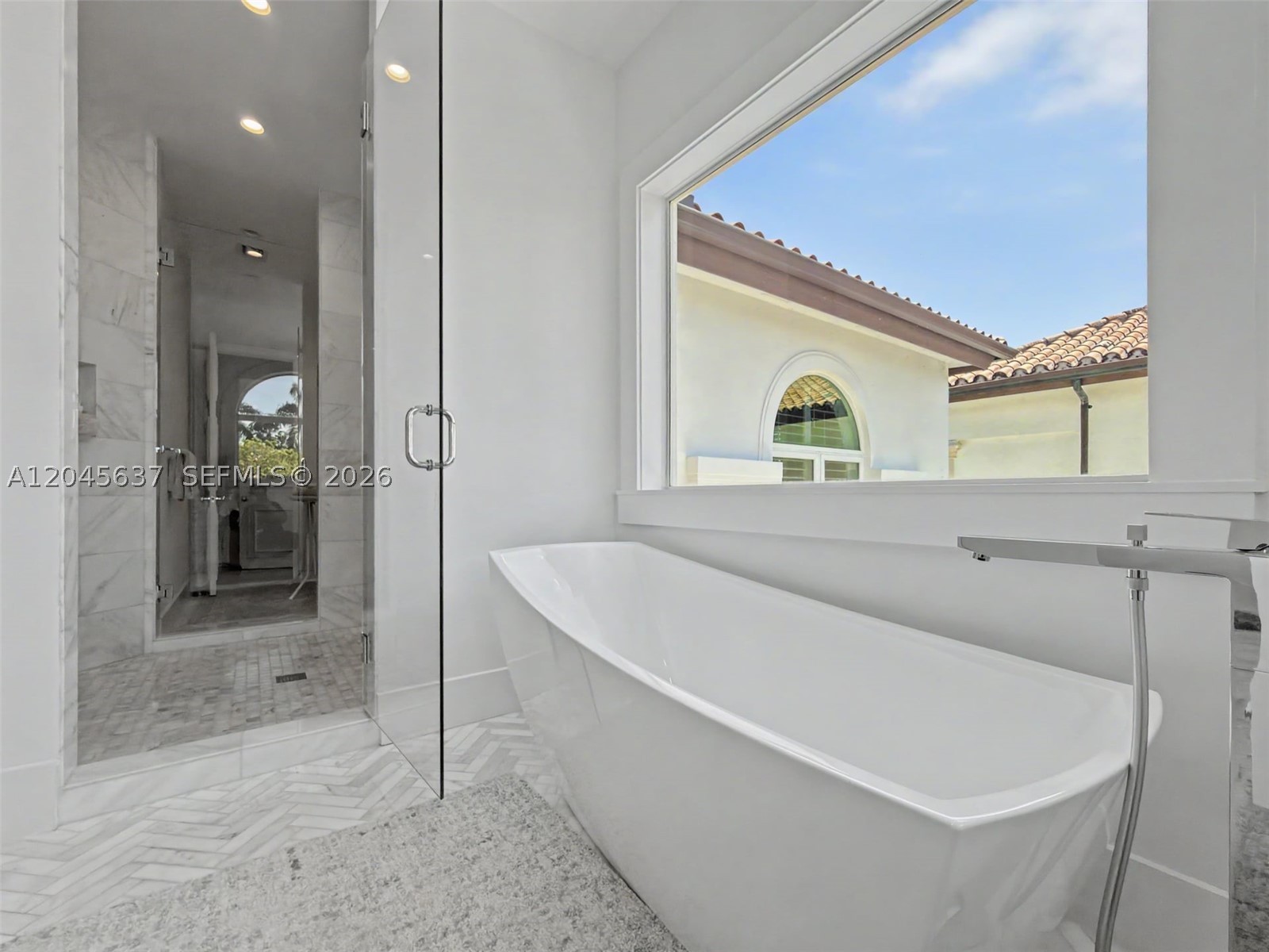 DEERING BAY ESTATES - Residential
