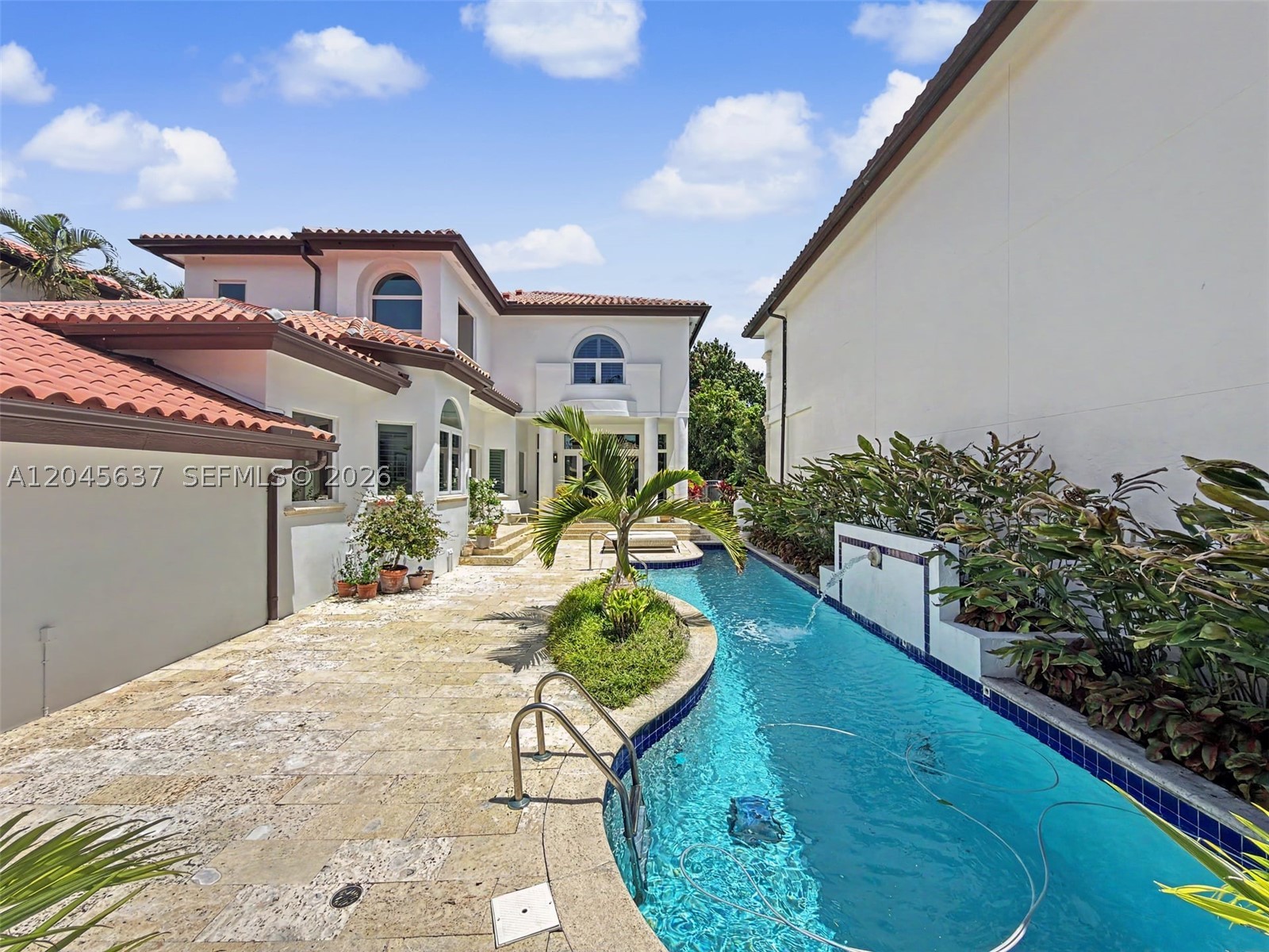 DEERING BAY ESTATES - Residential
