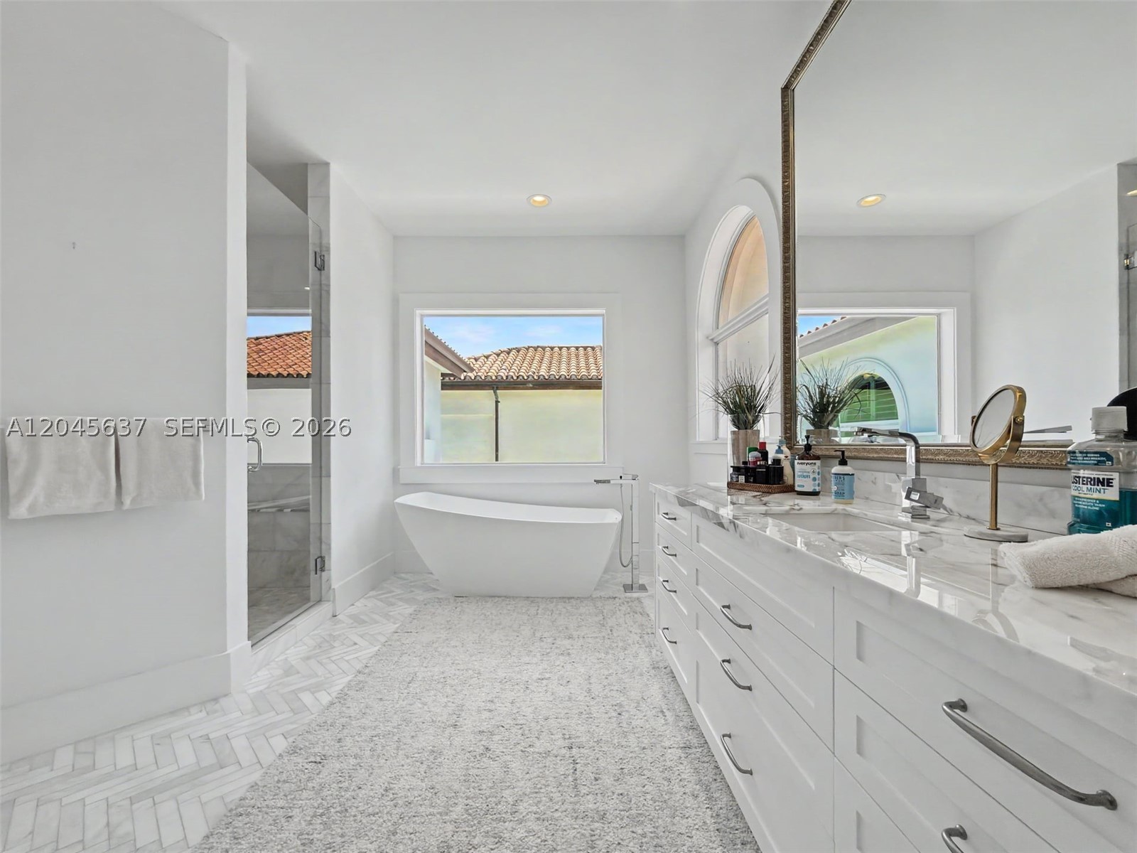 DEERING BAY ESTATES - Residential