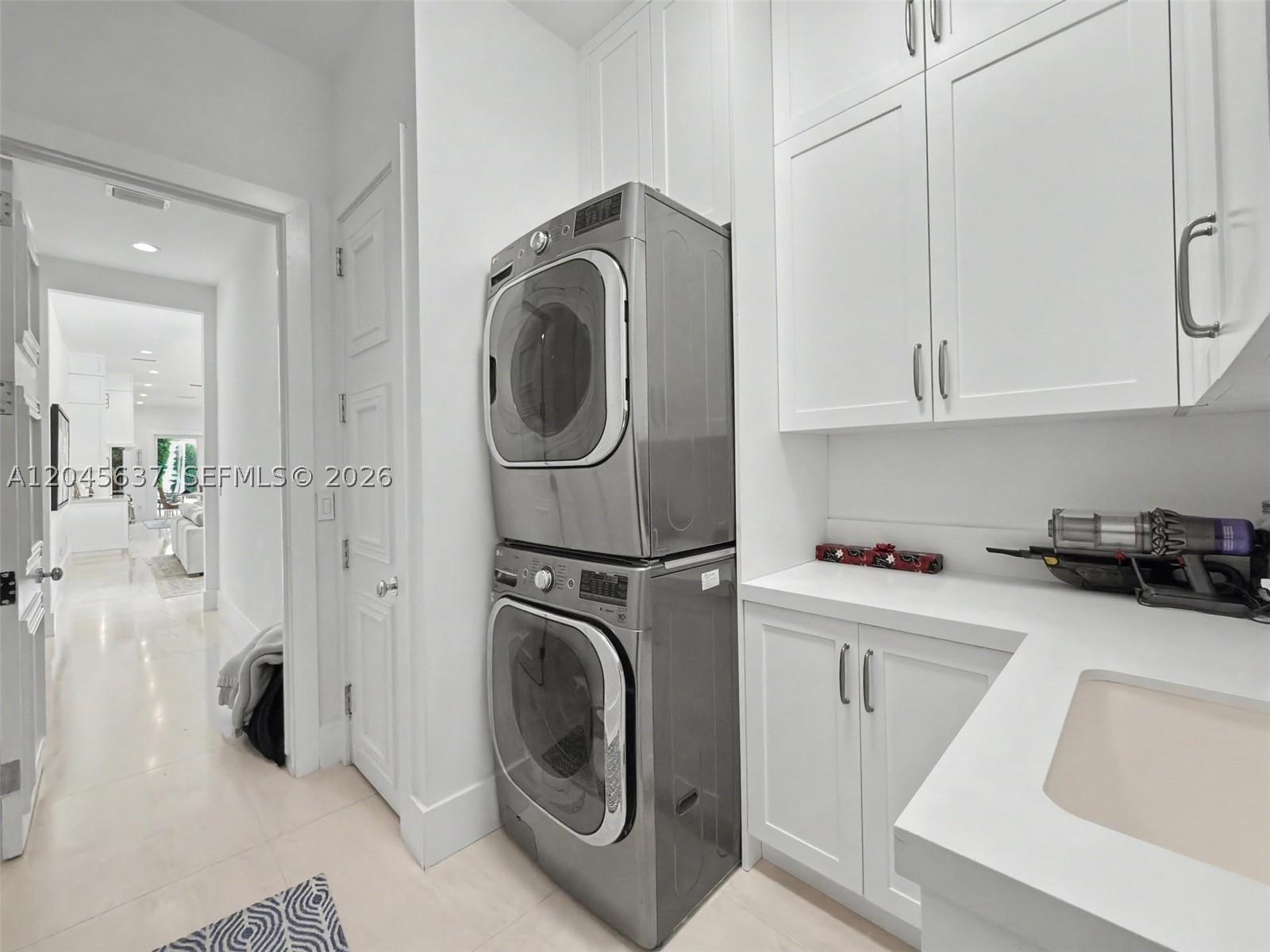 DEERING BAY ESTATES - Residential