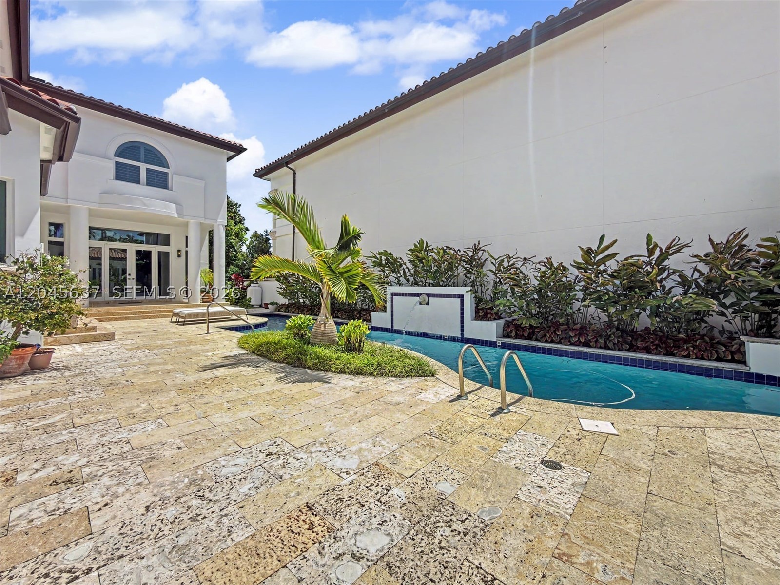 DEERING BAY ESTATES - Residential