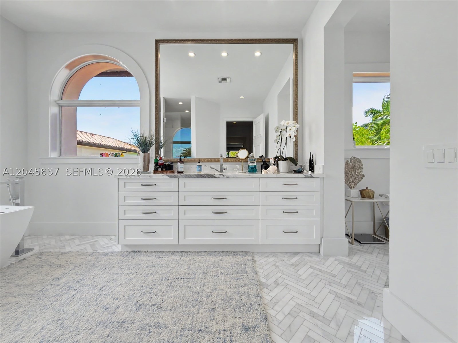 DEERING BAY ESTATES - Residential