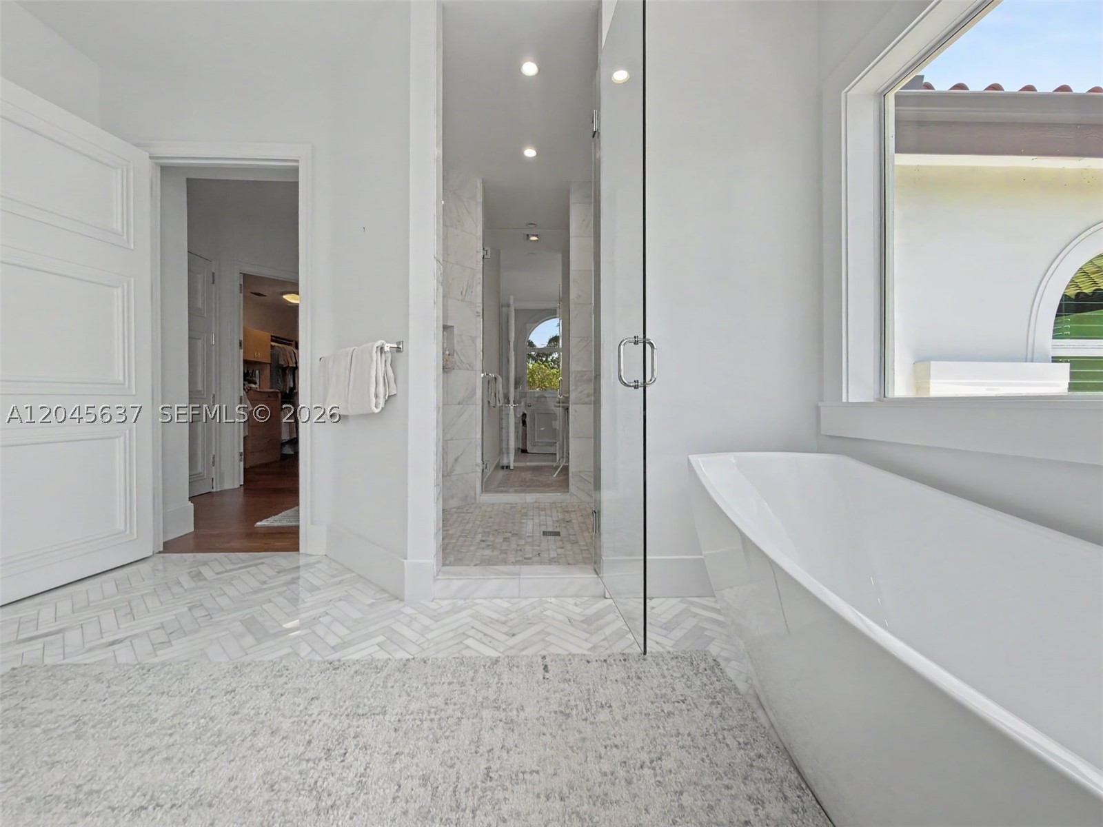 DEERING BAY ESTATES - Residential