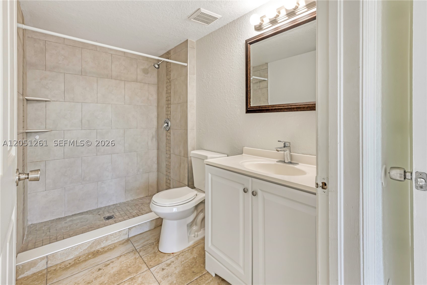 VISTA TRACE 8 CONDO - Residential