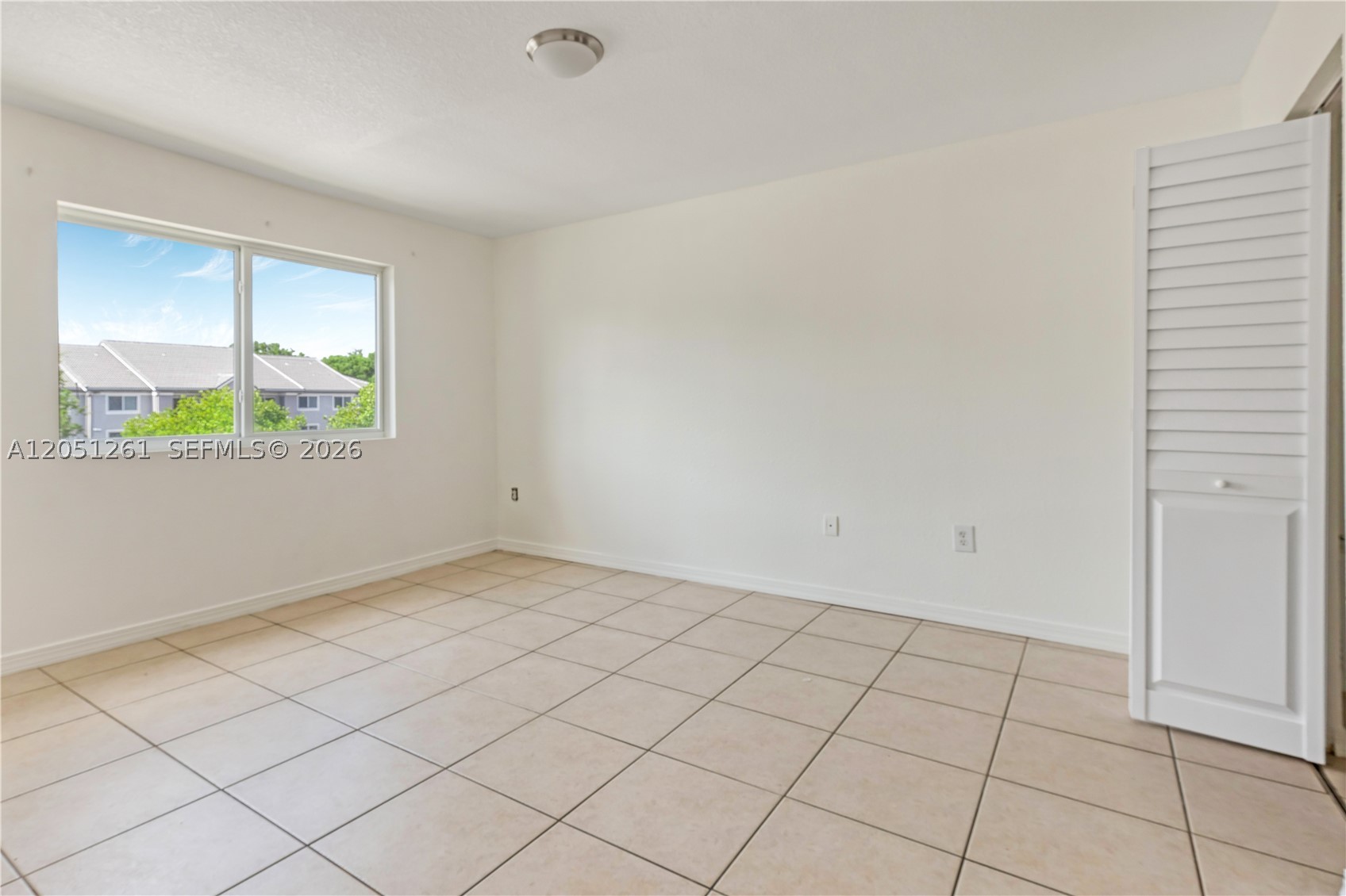 VISTA TRACE 8 CONDO - Residential