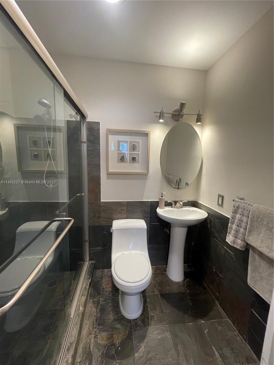 AZUL AT KIMBERLY LAKE CON - Residential Lease