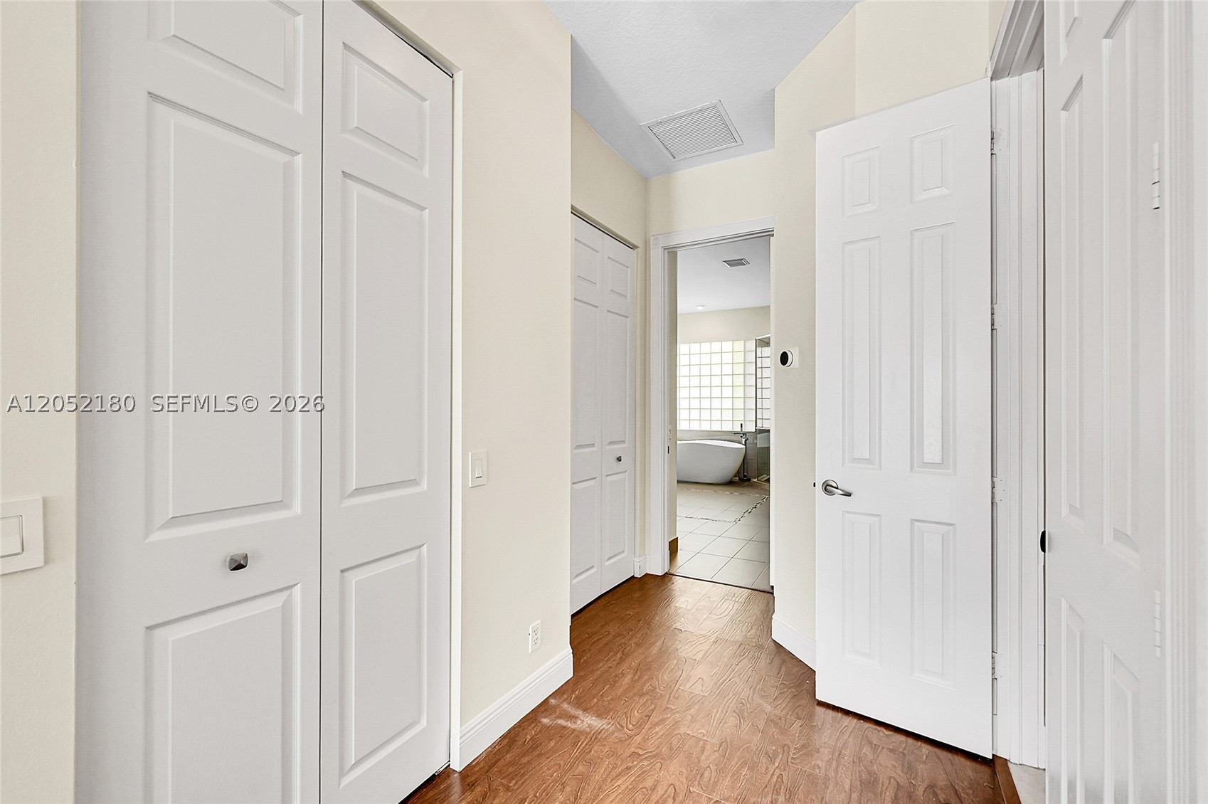 MARINERS COVE OF EAGLE LA - Residential Lease