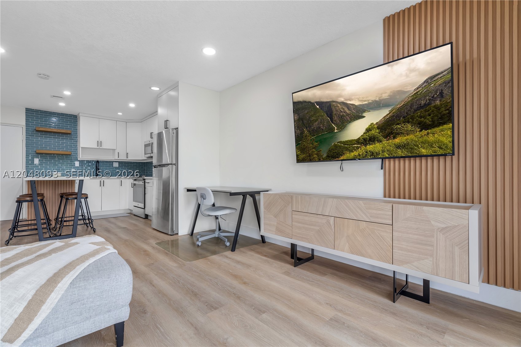 LA FUENTE CONDO - Residential Lease