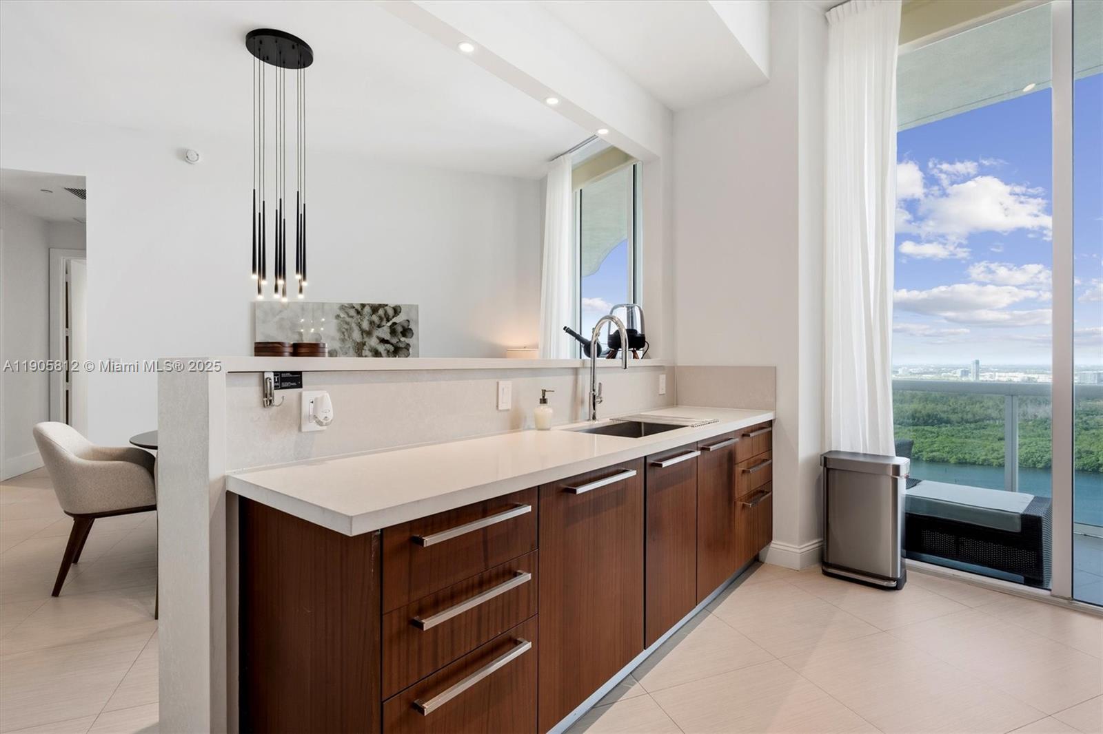 TDR TOWER III CONDO - Residential