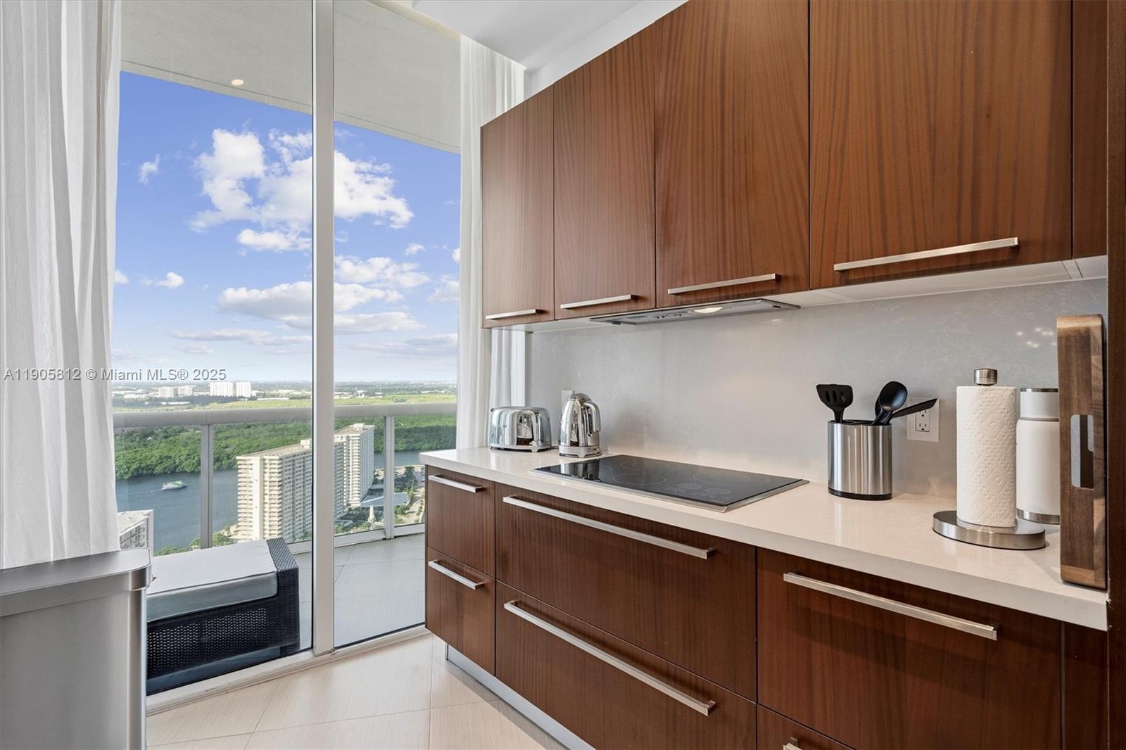 TDR TOWER III CONDO - Residential
