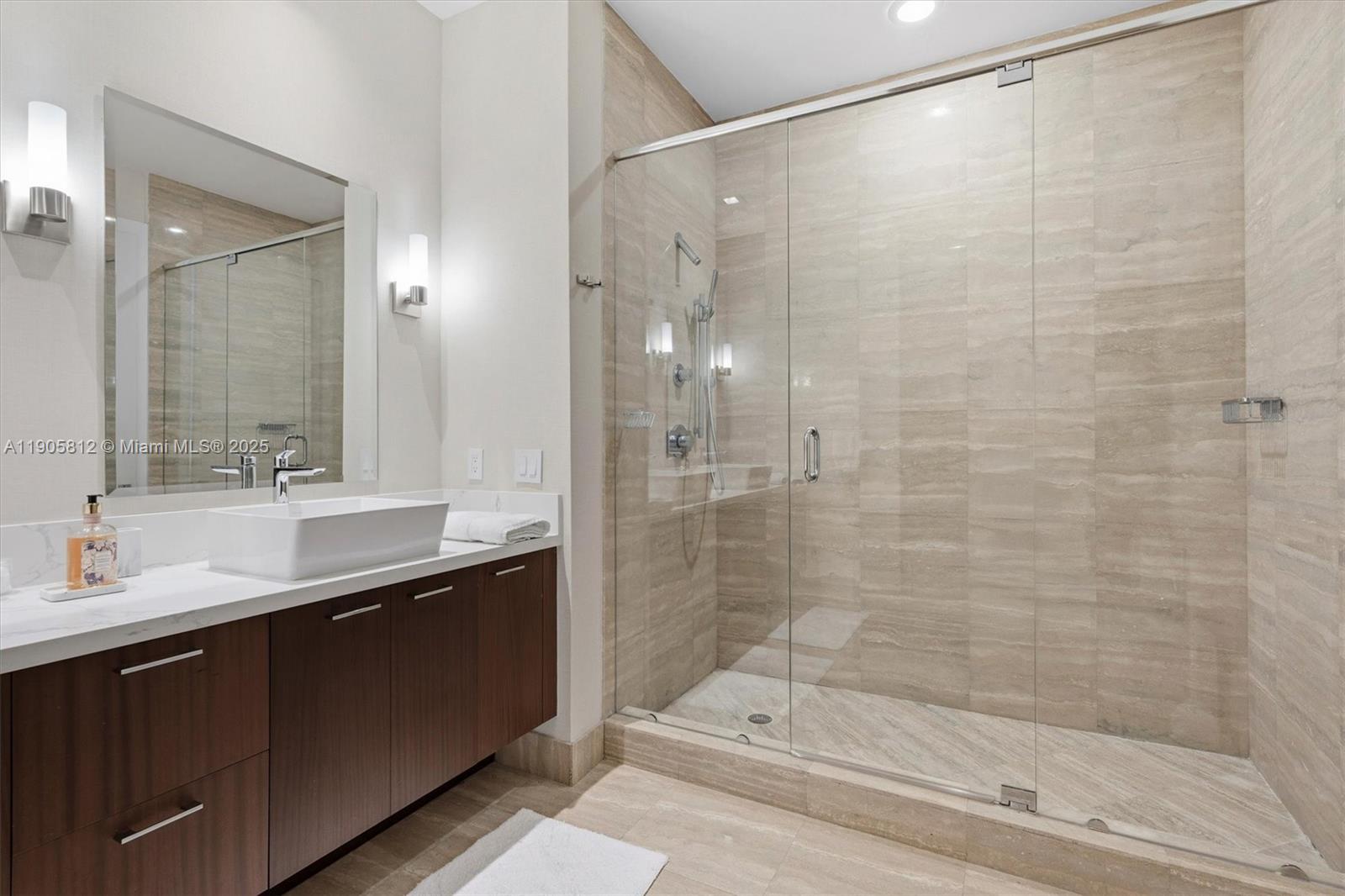 TDR TOWER III CONDO - Residential