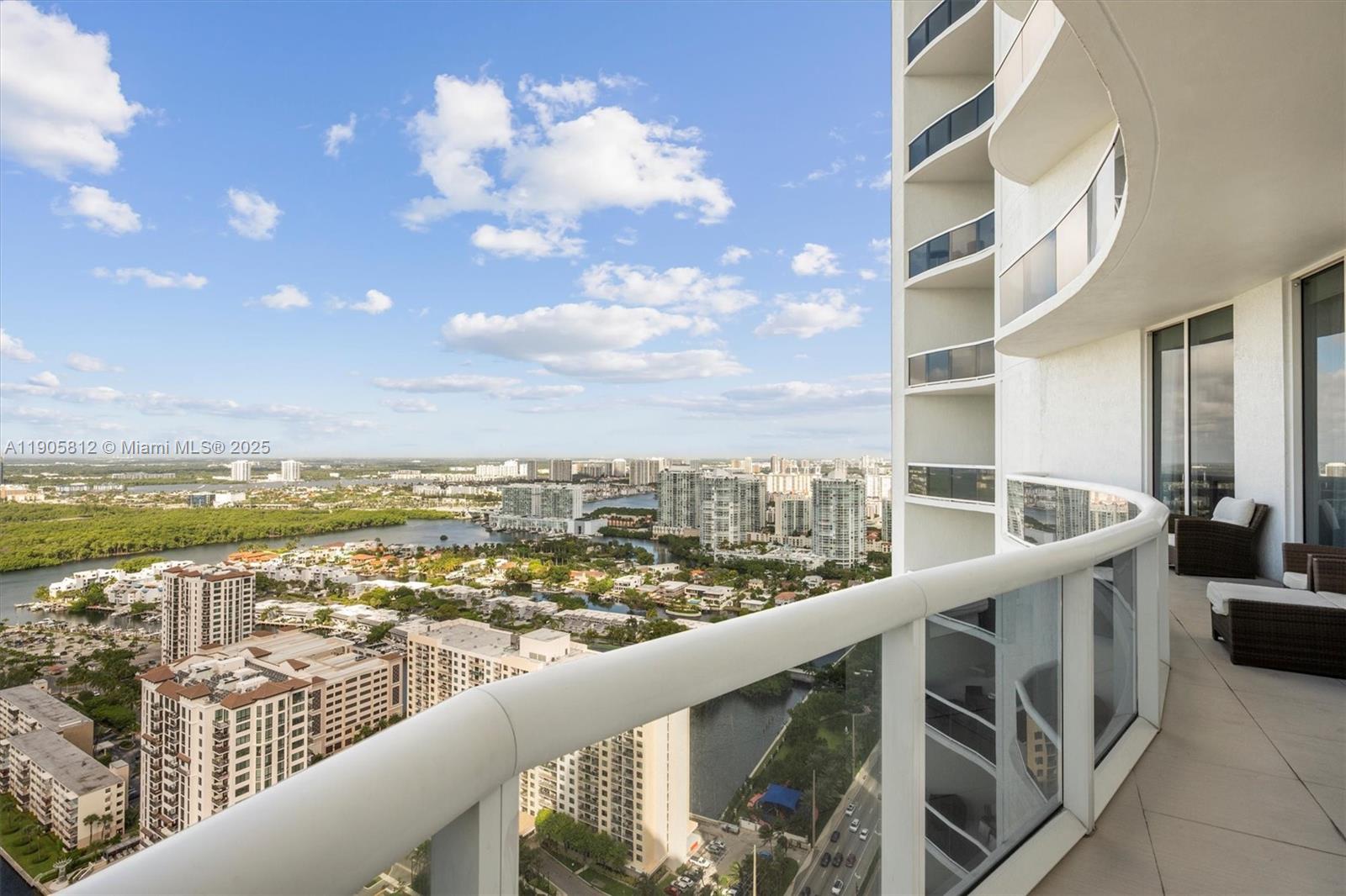 TDR TOWER III CONDO - Residential