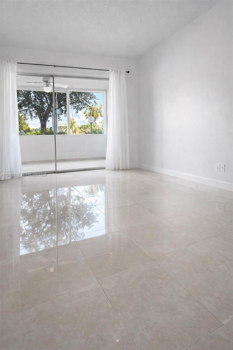 THIRD GULFSTREAM GARDEN - Residential