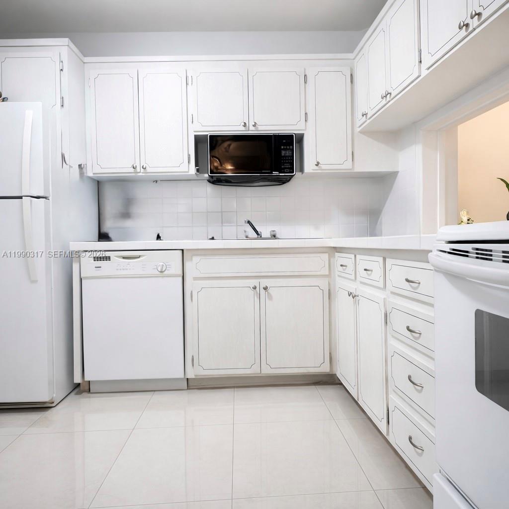 THIRD GULFSTREAM GARDEN - Residential