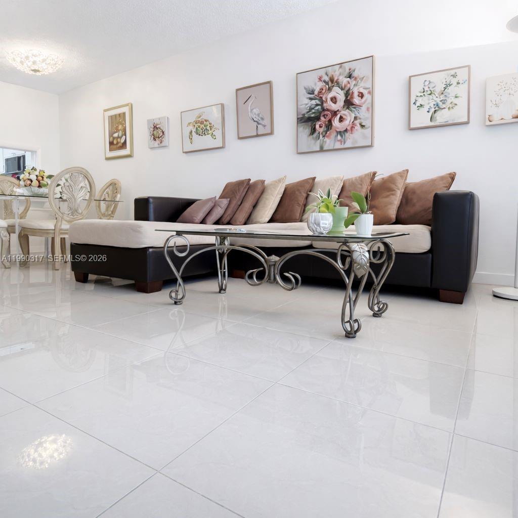 THIRD GULFSTREAM GARDEN - Residential