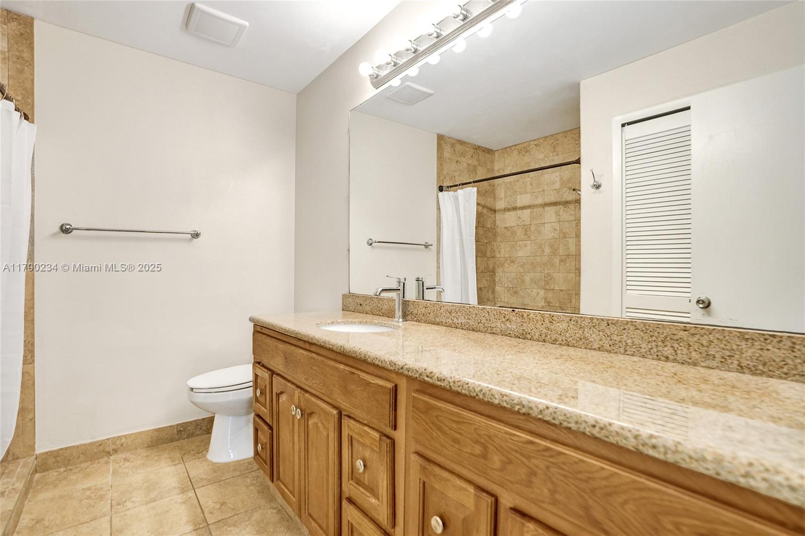 BANYAN LAKES - Residential