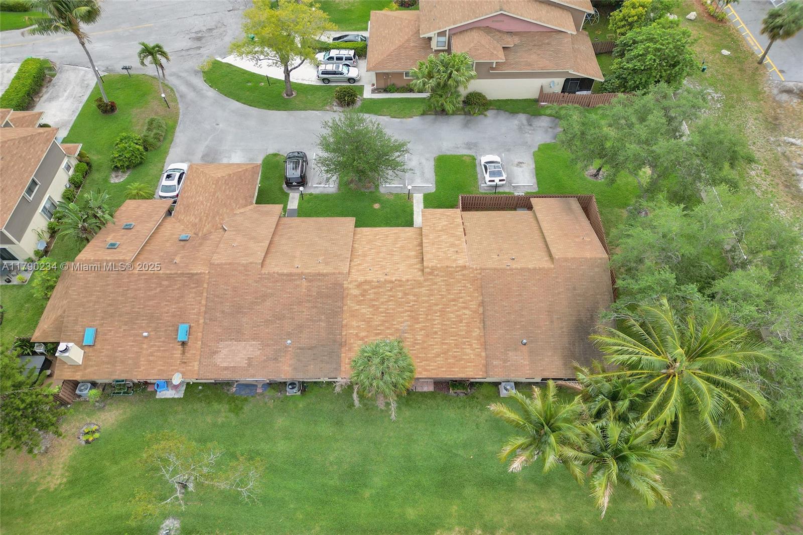 BANYAN LAKES - Residential