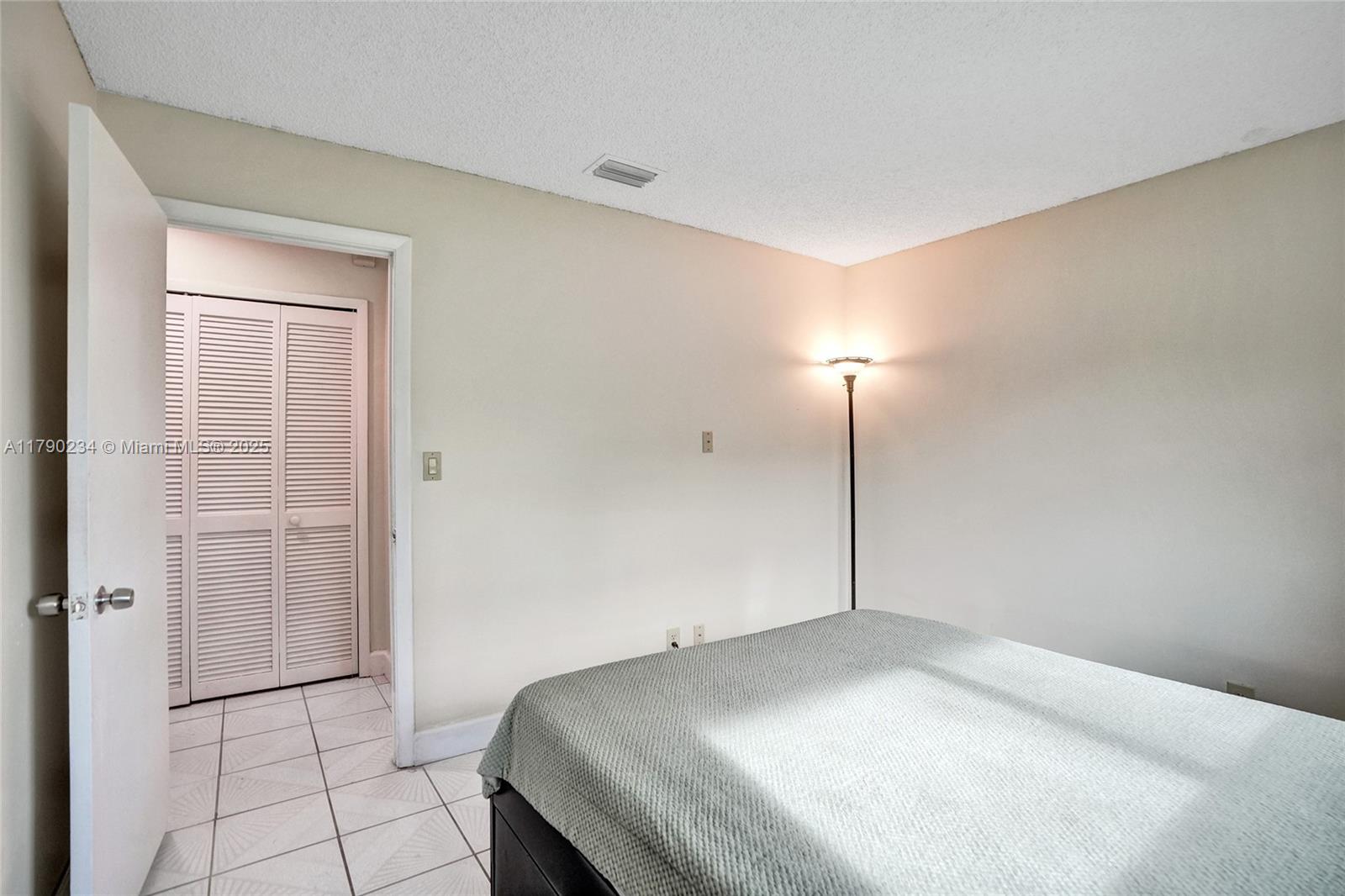 BANYAN LAKES - Residential