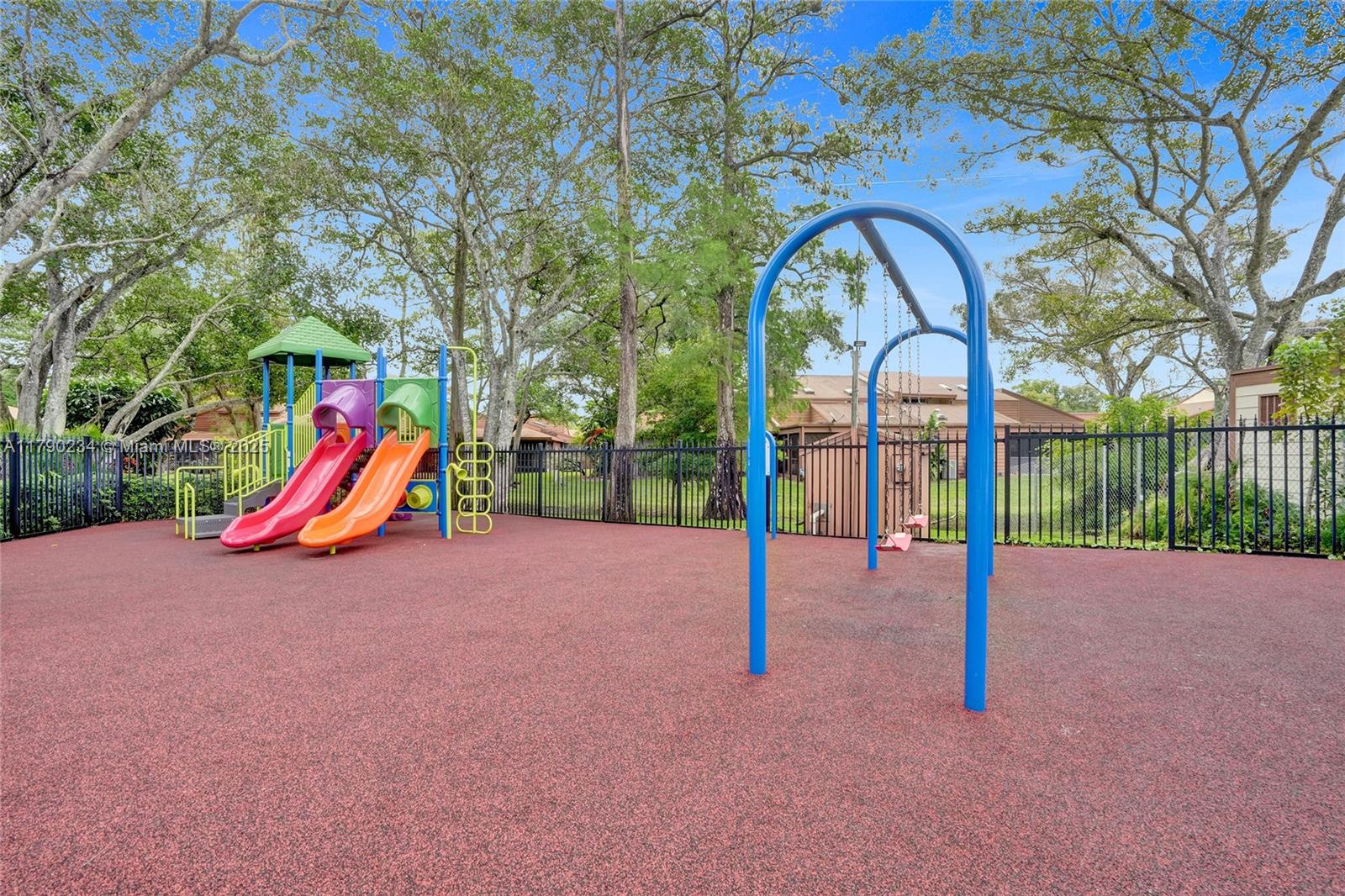BANYAN LAKES - Residential