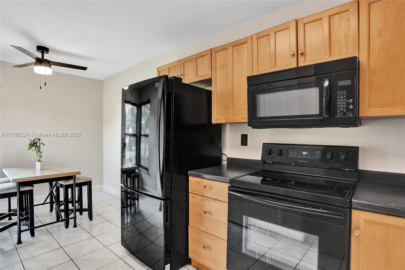 BANYAN LAKES - Residential