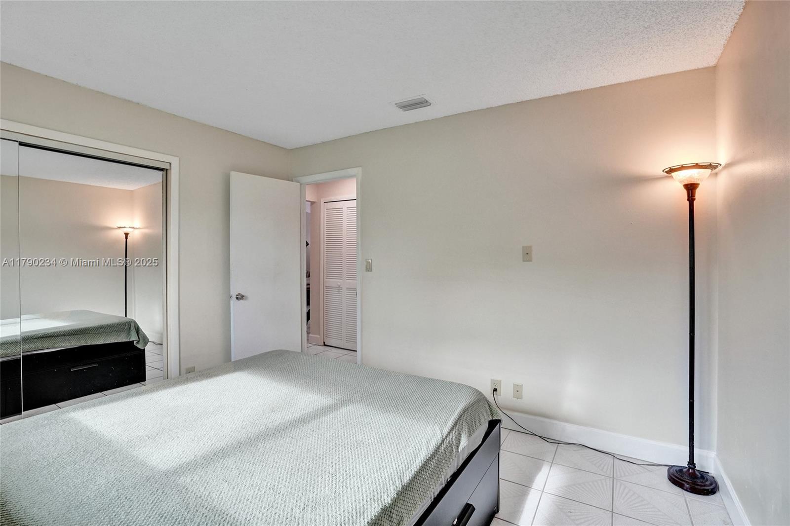 BANYAN LAKES - Residential