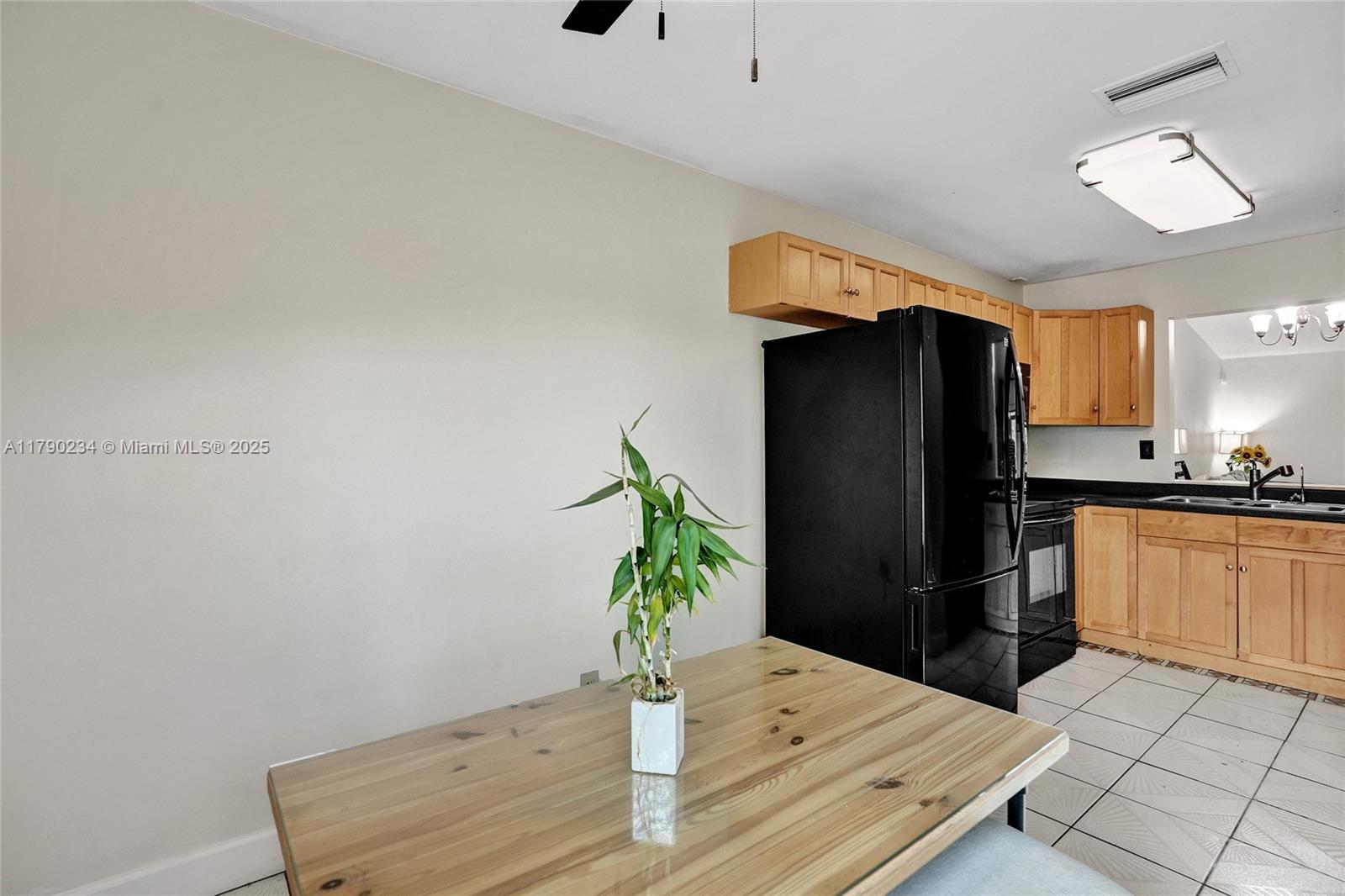 BANYAN LAKES - Residential