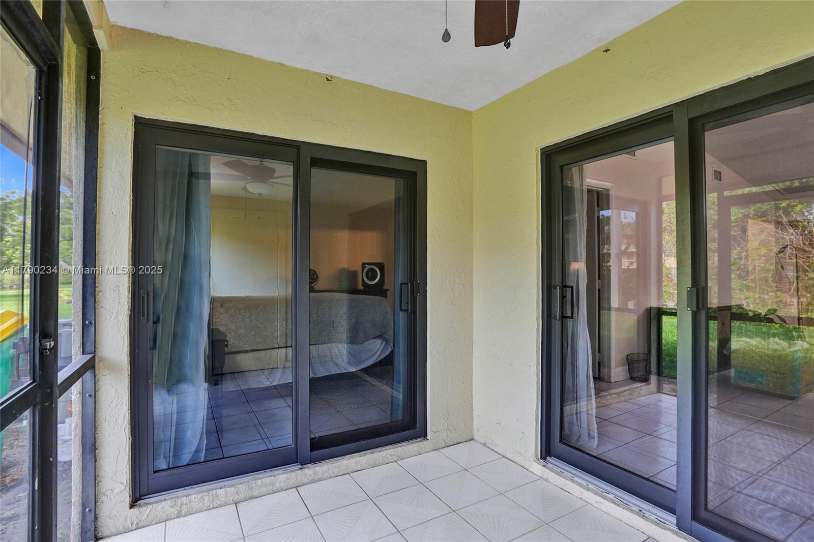 BANYAN LAKES - Residential