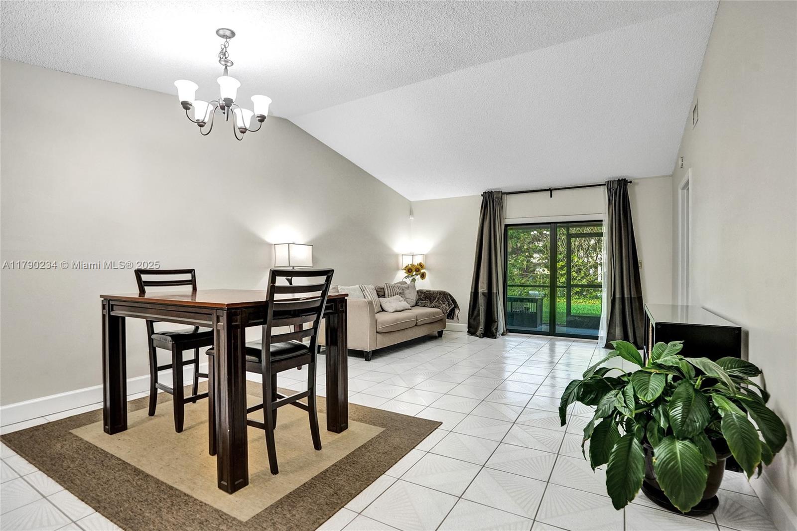BANYAN LAKES - Residential