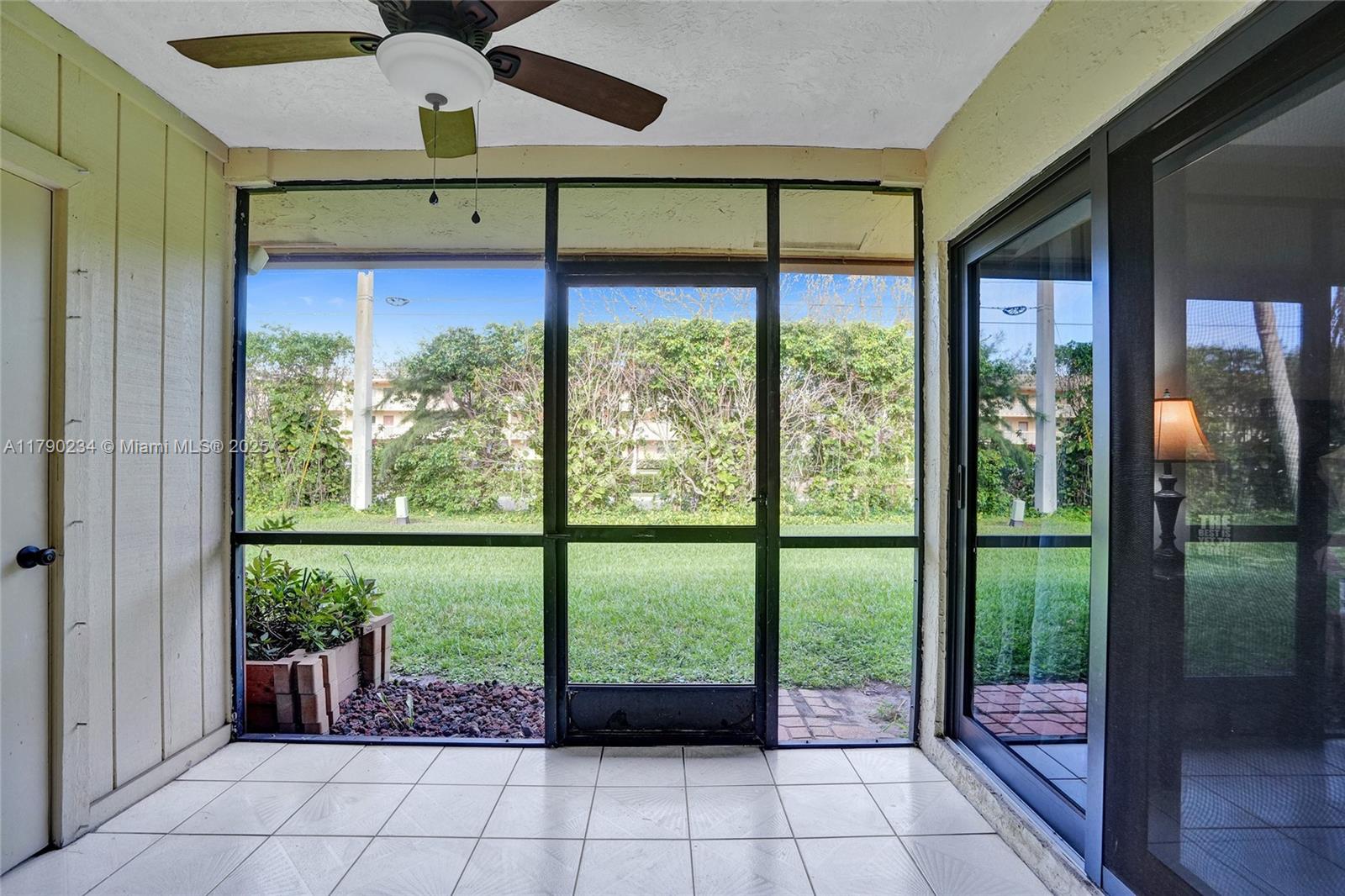 BANYAN LAKES - Residential