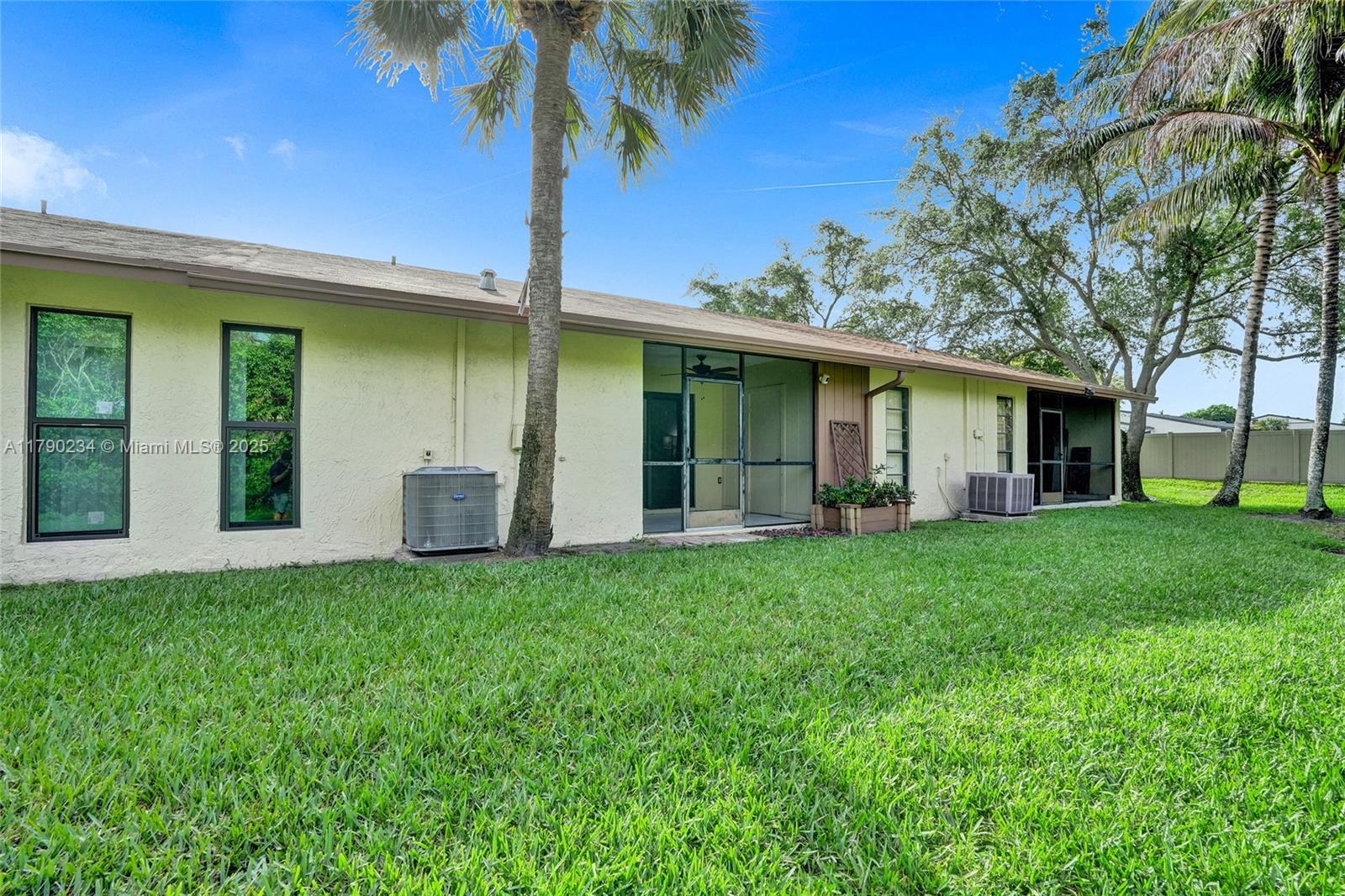 BANYAN LAKES - Residential