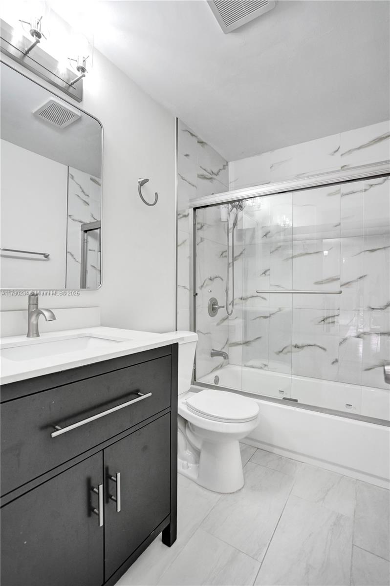 BANYAN LAKES - Residential