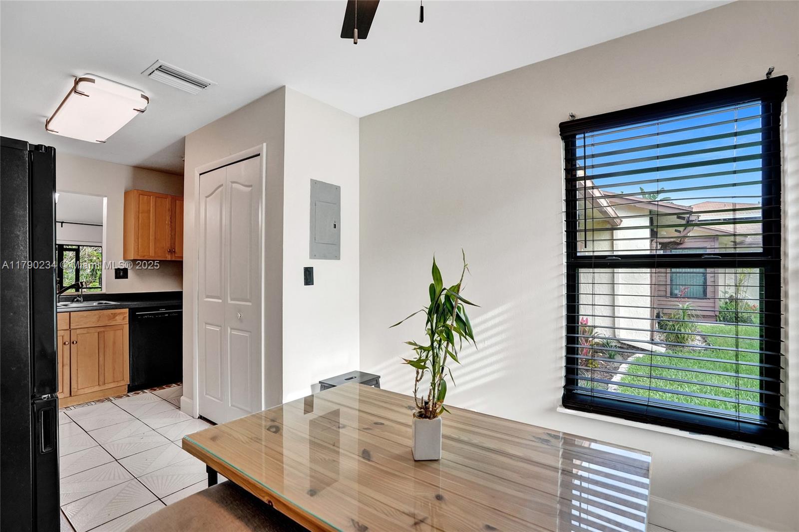 BANYAN LAKES - Residential
