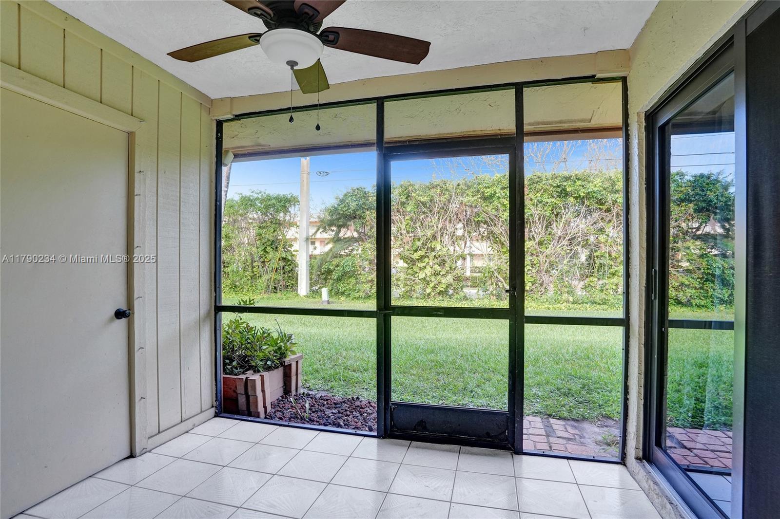 BANYAN LAKES - Residential