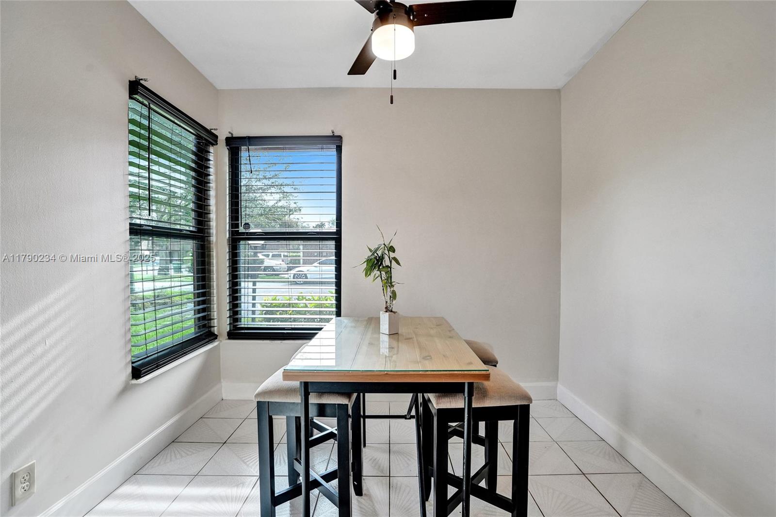 BANYAN LAKES - Residential