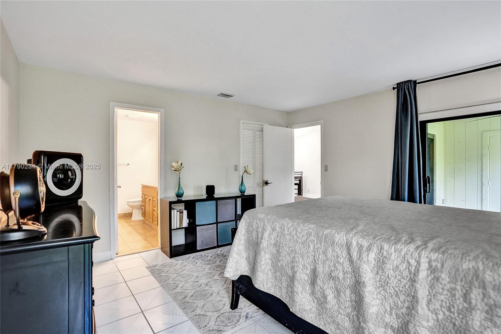 BANYAN LAKES - Residential