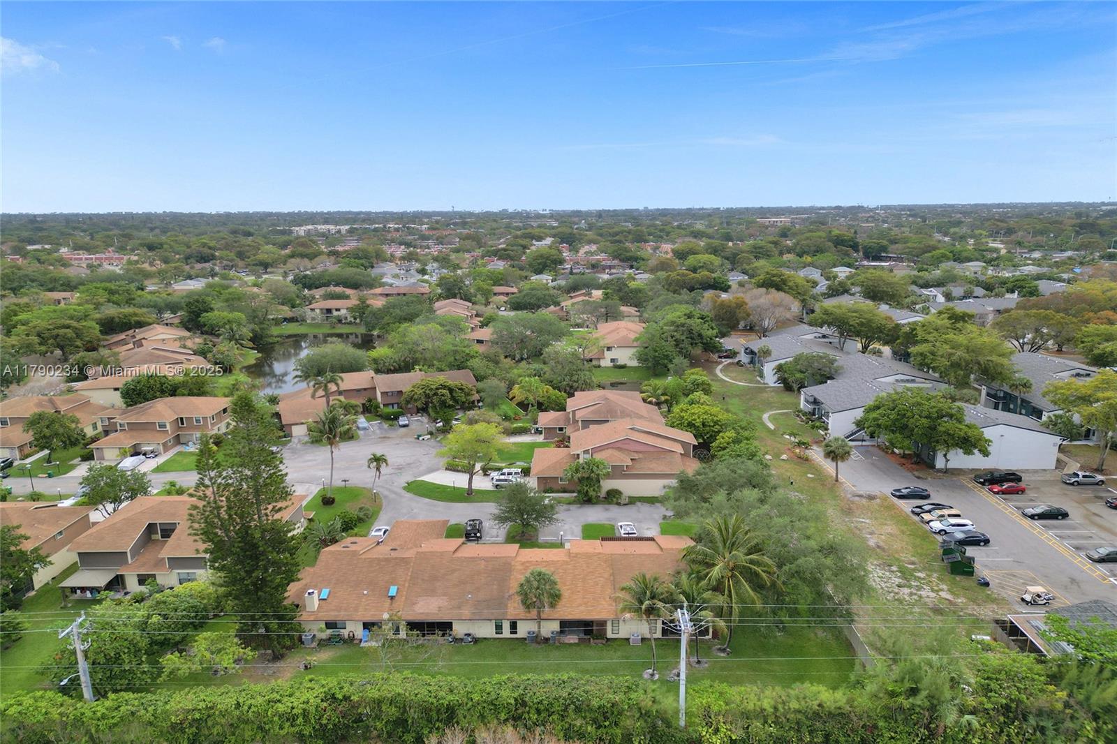 BANYAN LAKES - Residential