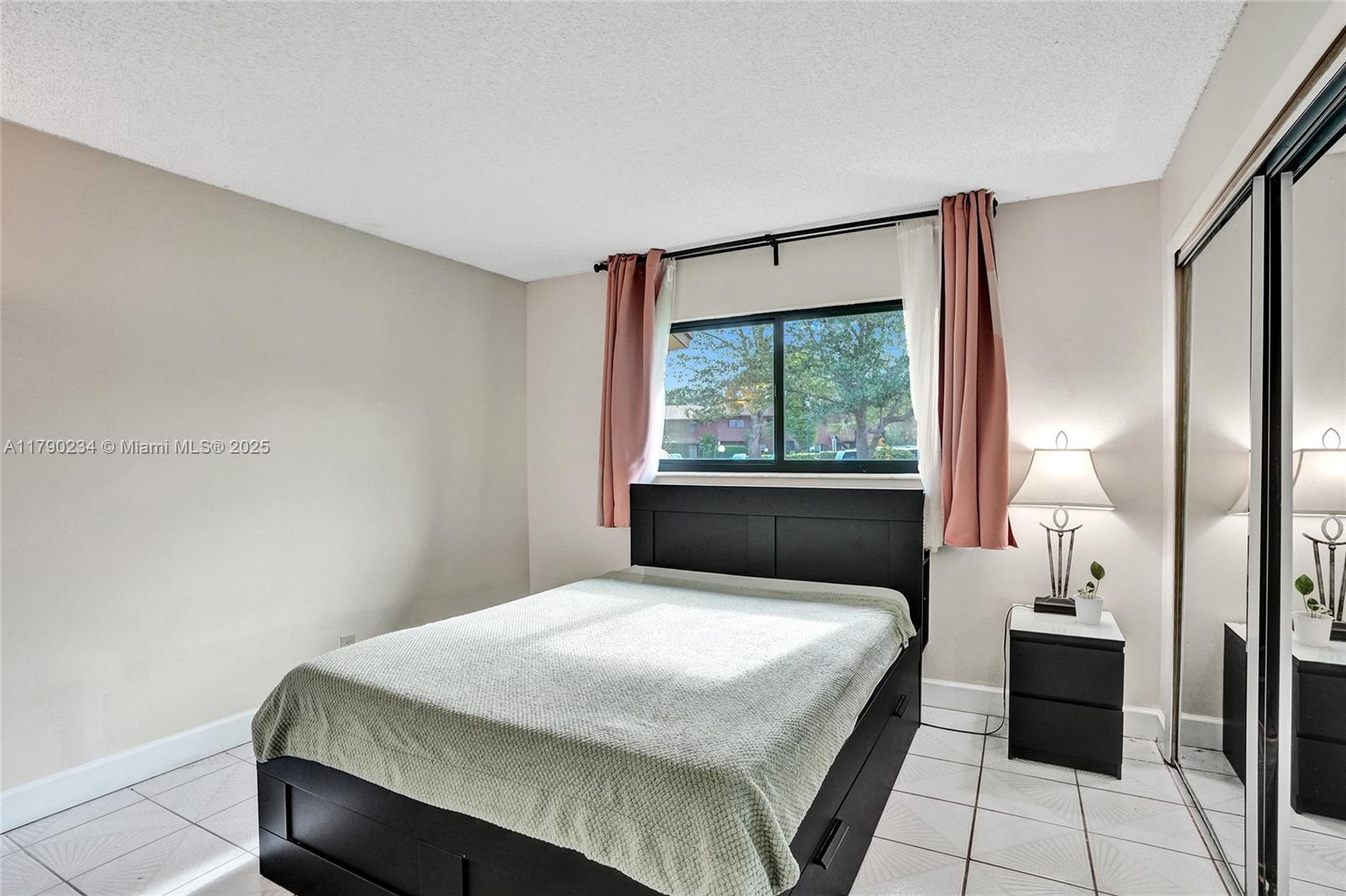 BANYAN LAKES - Residential