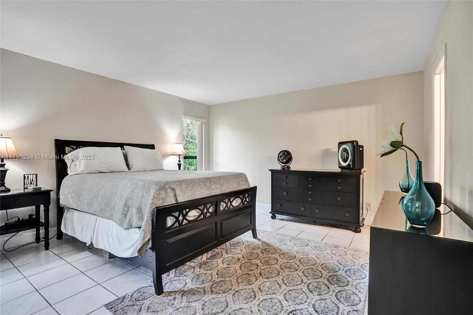 BANYAN LAKES - Residential