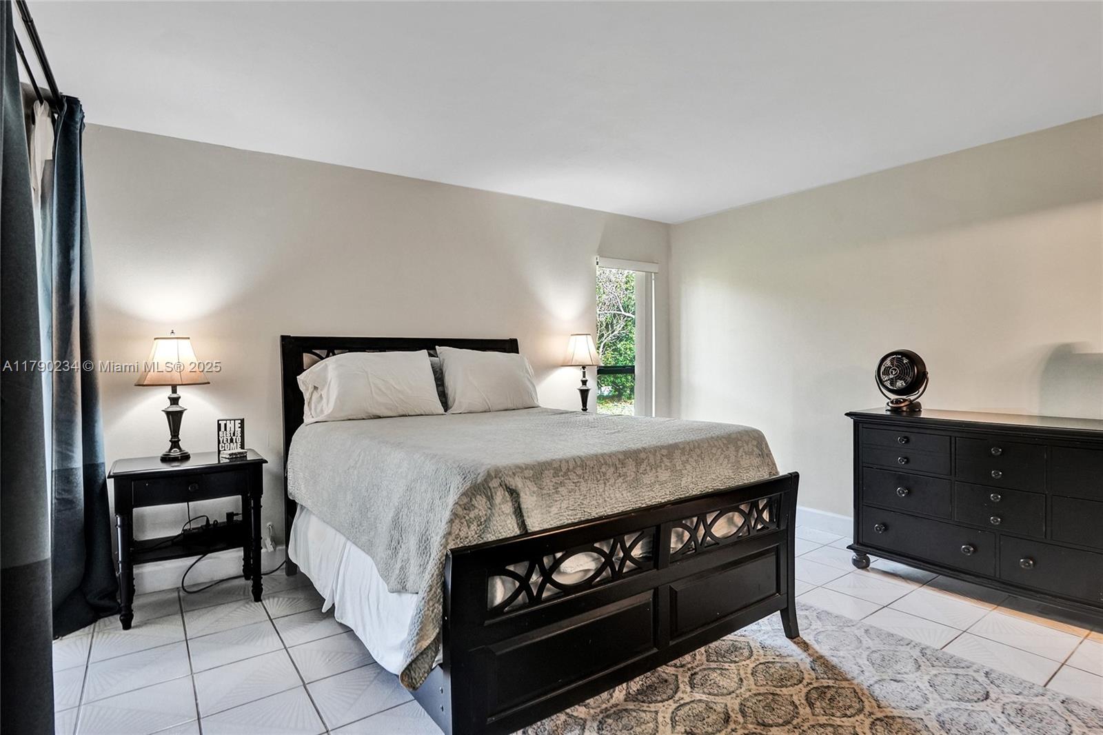 BANYAN LAKES - Residential
