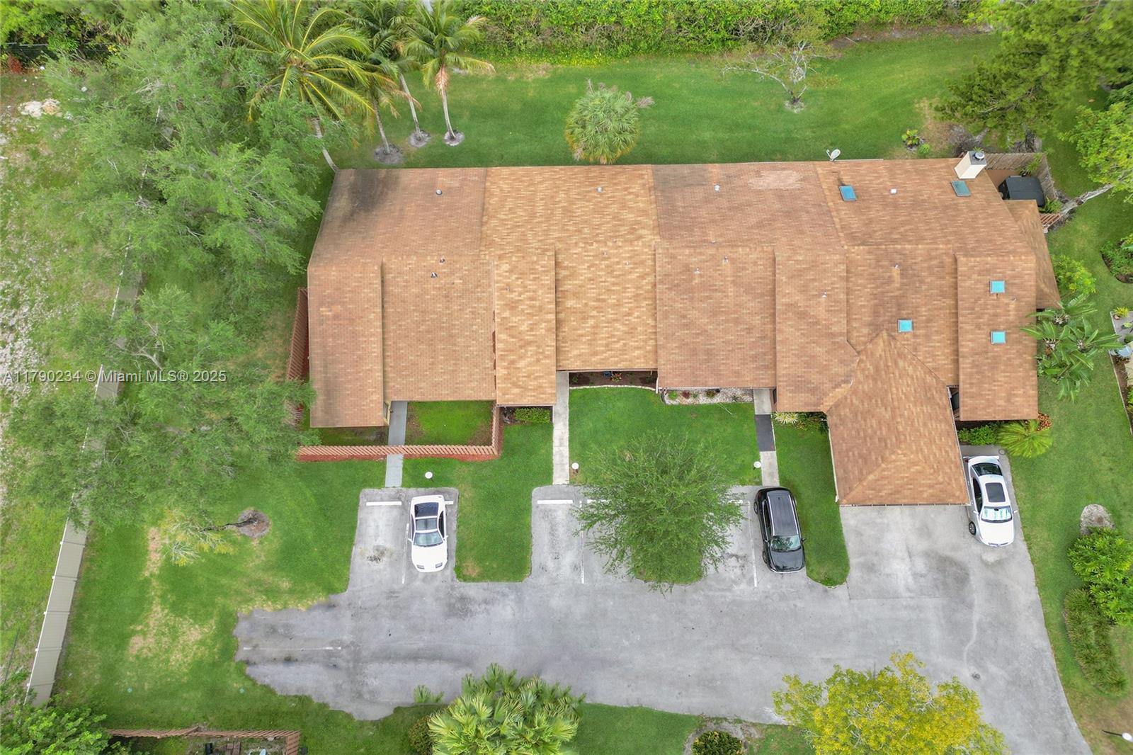 BANYAN LAKES - Residential