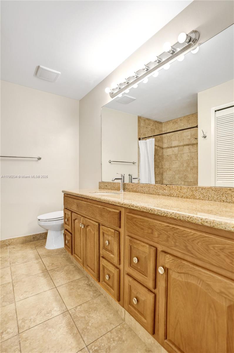BANYAN LAKES - Residential