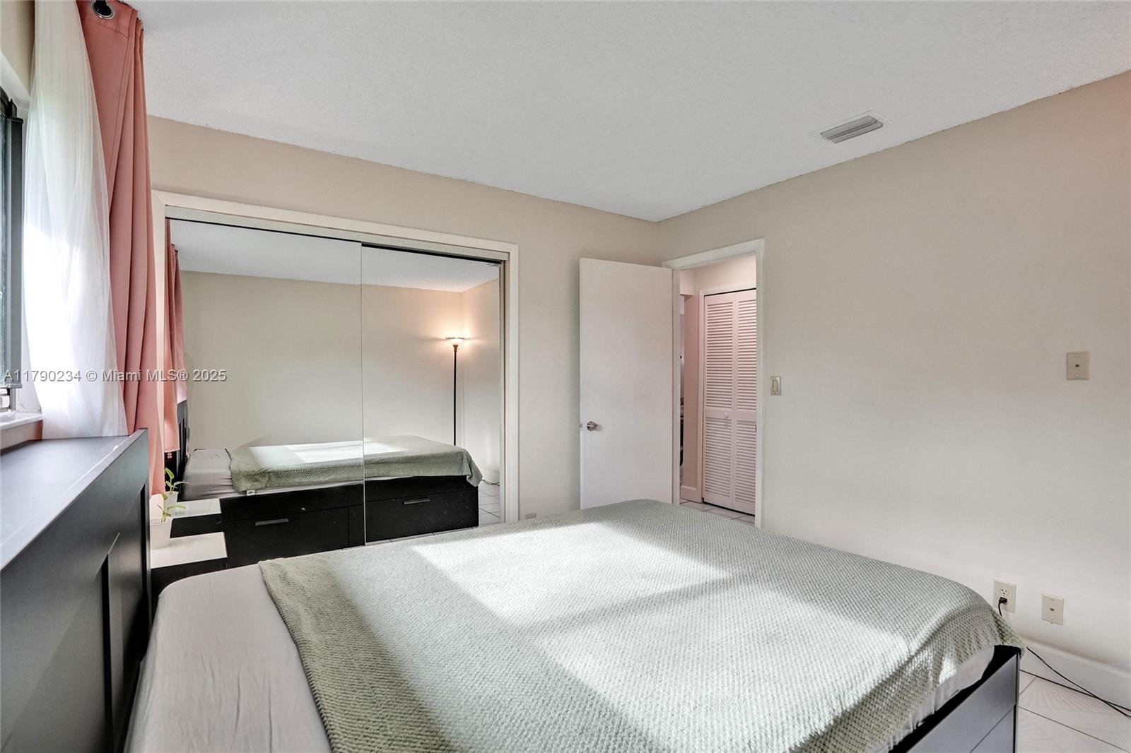 BANYAN LAKES - Residential