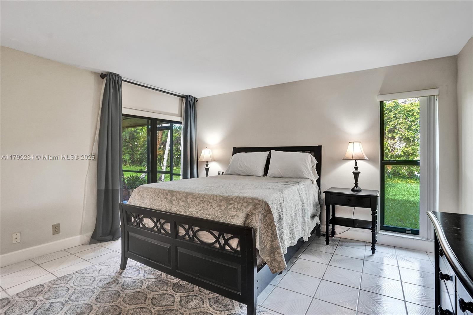 BANYAN LAKES - Residential