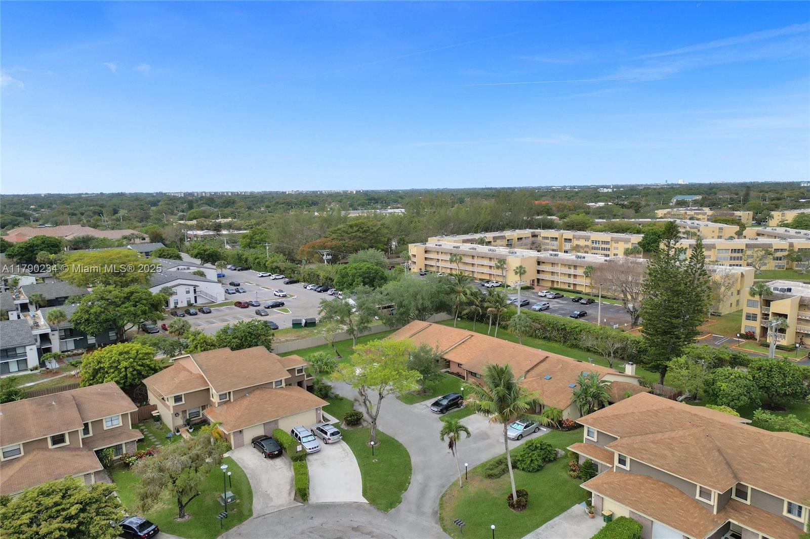 BANYAN LAKES - Residential