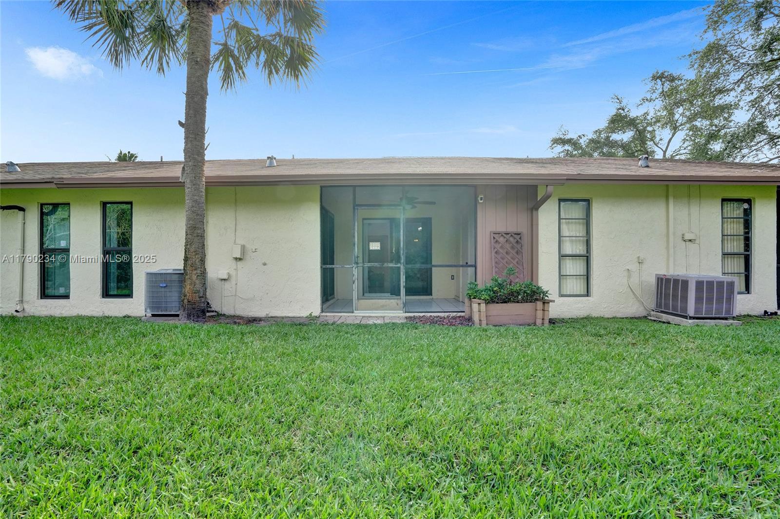 BANYAN LAKES - Residential