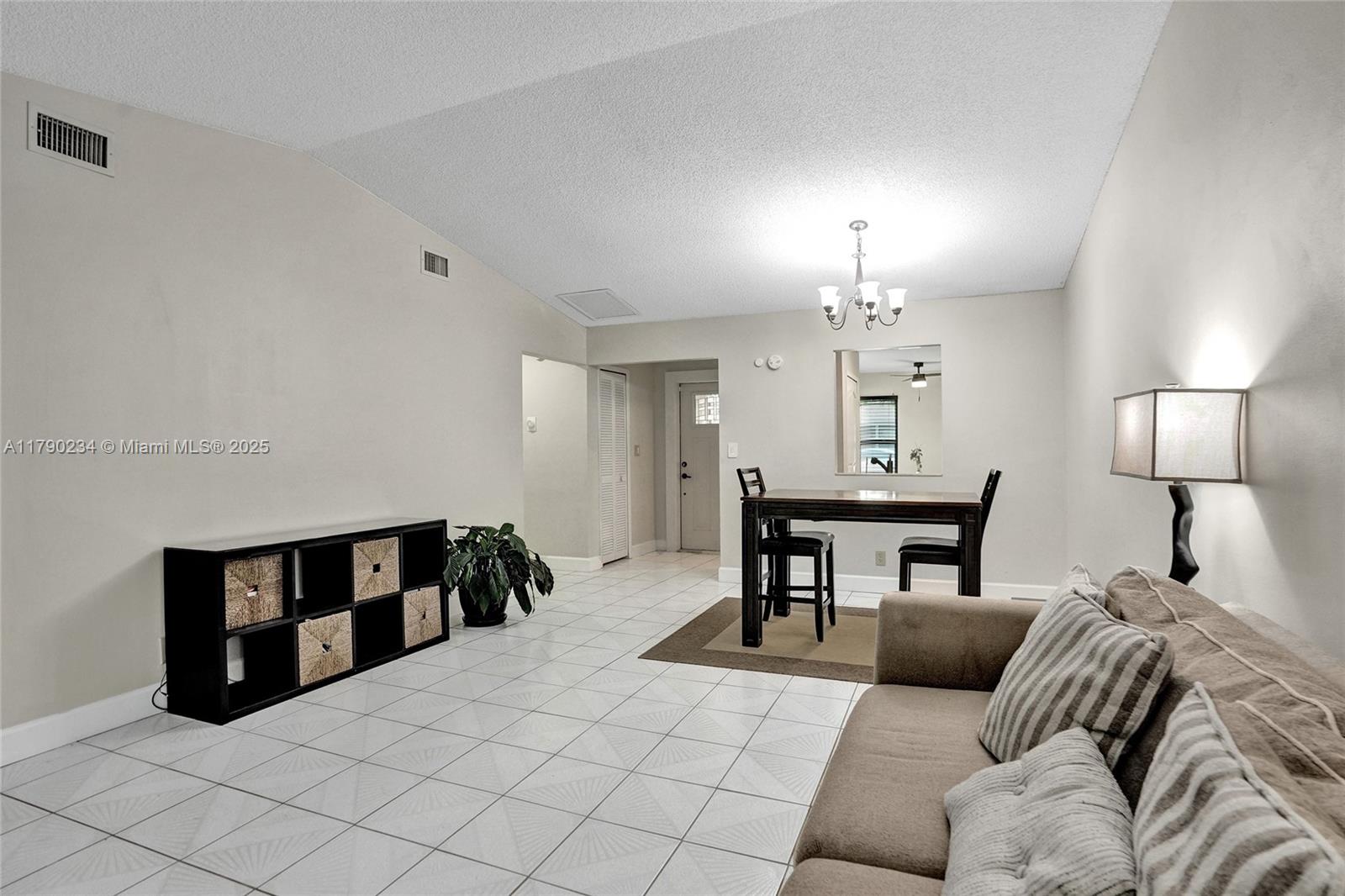 BANYAN LAKES - Residential