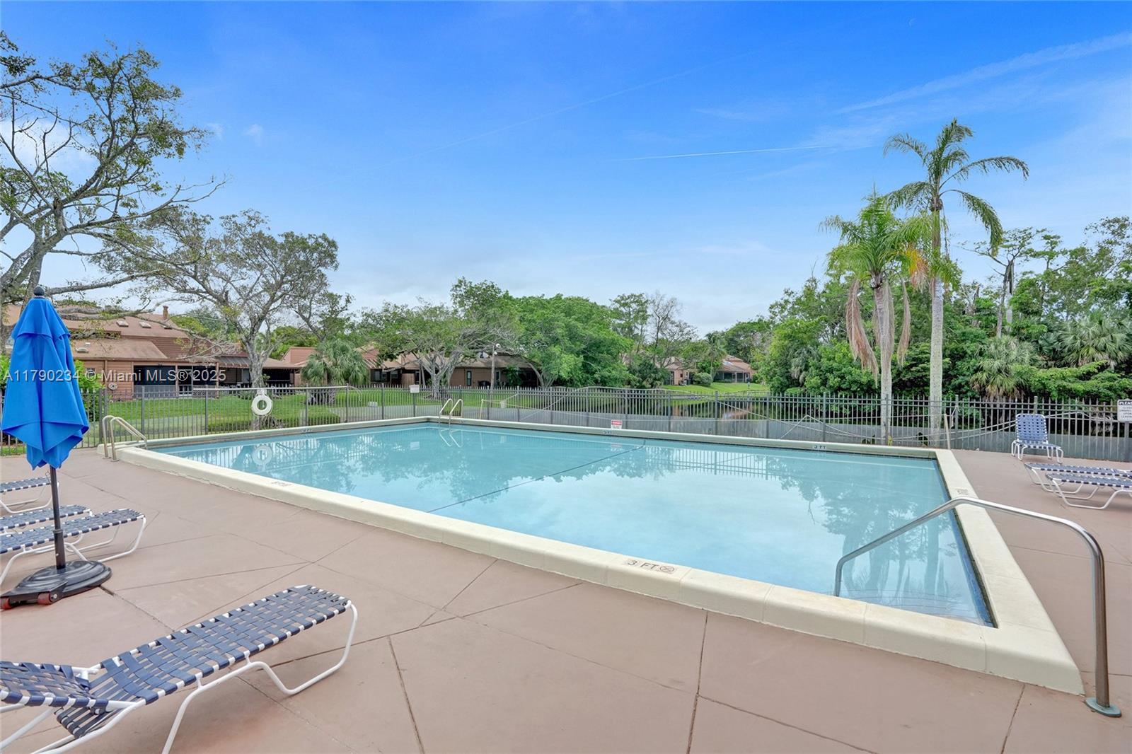 BANYAN LAKES - Residential