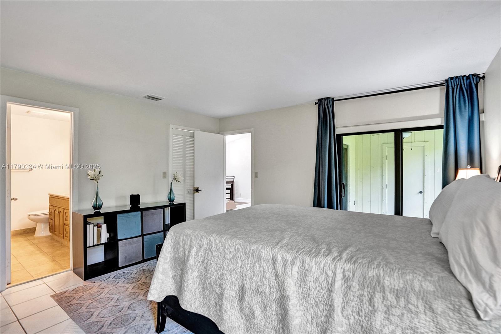 BANYAN LAKES - Residential